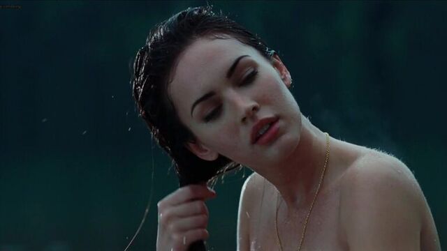 Меган фокс (megan fox) и аманда сайфрид (amanda seyfried) голые в фильме «тело дженнифер» (2009)