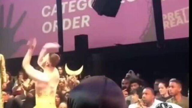 Капелька женского юмора -голая мода