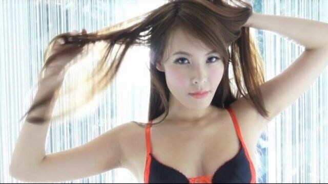 Sexy beautiful asian girl on facebook 台灣性感模特 宅男女神 - aileen 洛洛 (fhm style)