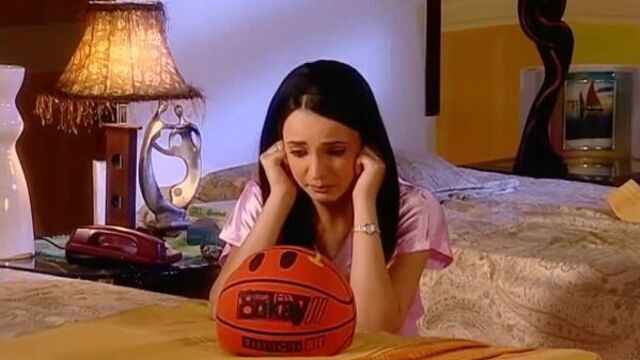 Miley jab hum tum - episode 75 - gunjan decides to meet her phone friend on valentines day.