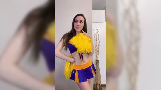 Фотомодель думала просто дать менеджеру, а он её выебал в жопу (полное видео можно найти в описании к видео)