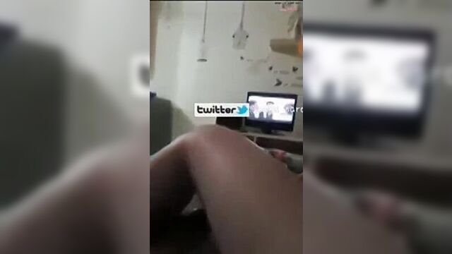 ام طيز كبيرة راكبة زبر جارها التعبان و بالحجاب.mp4