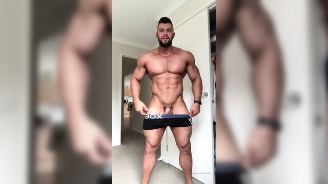 Aussie beefy bodybuilder nath wyld teasing