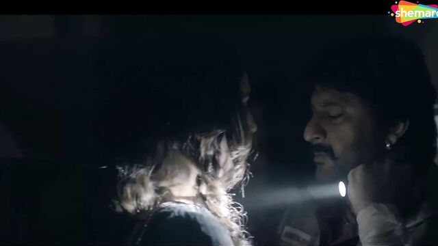 Dedh ishqiya. kissing scene of huma qureshi and arshad warsi
