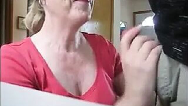 Mature mom sucking dick and drink cum