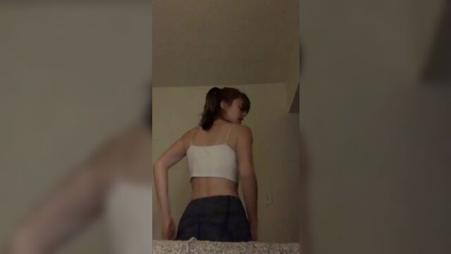 Lia marie johnson dancing with no bra