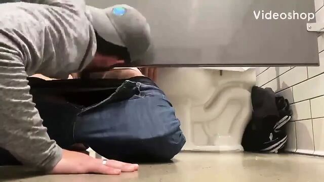 Cruising public toilets (part.2)