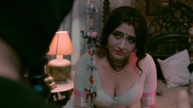 Indian actress mukherjee shows boobs