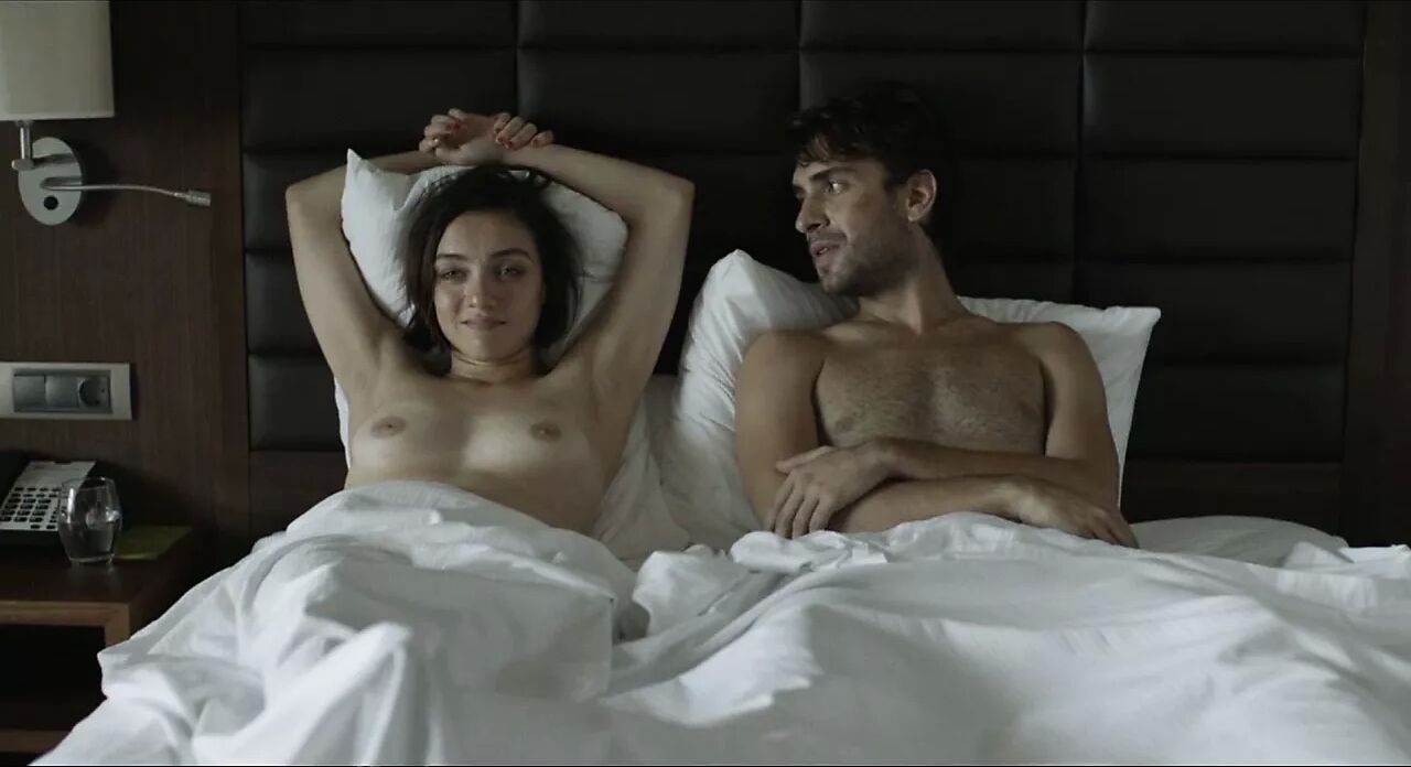 Merve dizdar nude