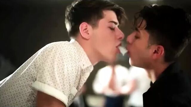 Bareback twink orgy!