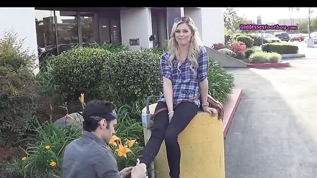Goddess footboy