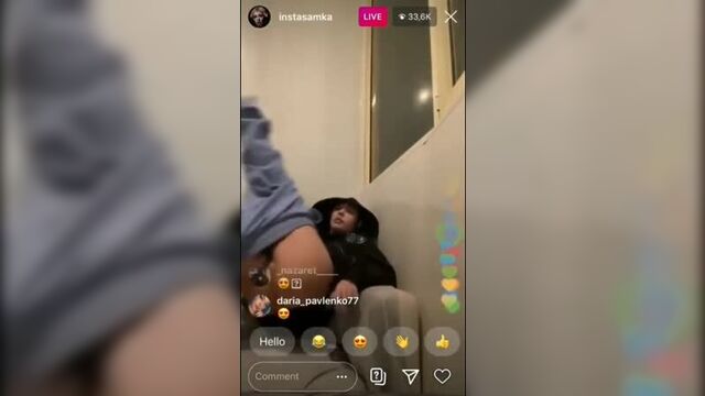 Инстасамка дрочит пизду в перископе и показывает жопу в прямом эфире instasamka слив секс порно sex porno