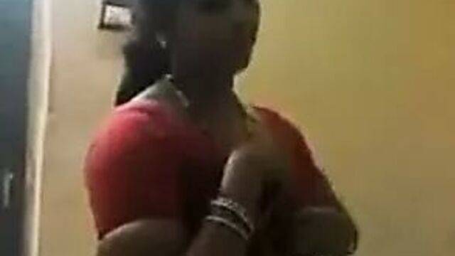 Aunty saree change