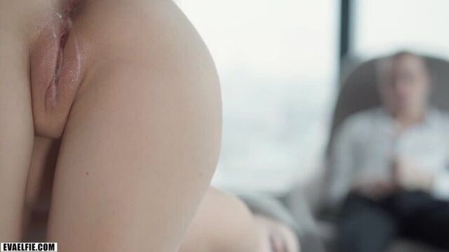 Красотку еву трахает сосед пока куколд наблюдает eva elfie ева элфи ева эльфи русское красивое порно кончает в киску блондинки