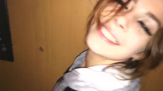 Секс в русском подъезде прогулка со спермой в трусиках