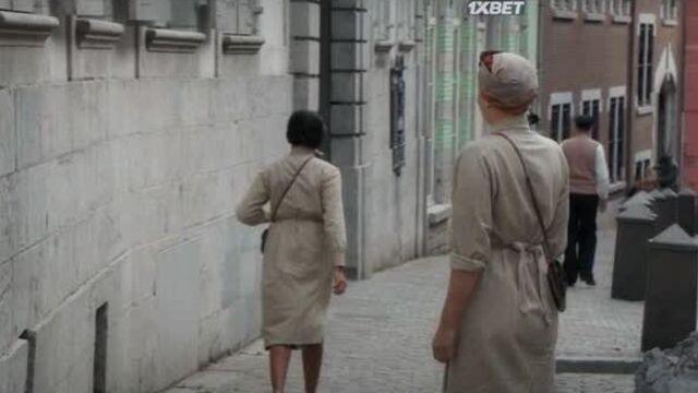 Фрагмент: где соприкасаются руки