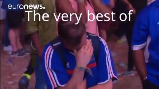 Юный болельщик из партугалии успокаивает французского болельщика