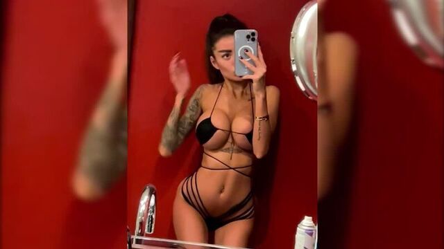 Alena_omovych, сочная instagram модель, шикарные формы, идеальная фигура, большая грудь, купальник ничего не прикрывает