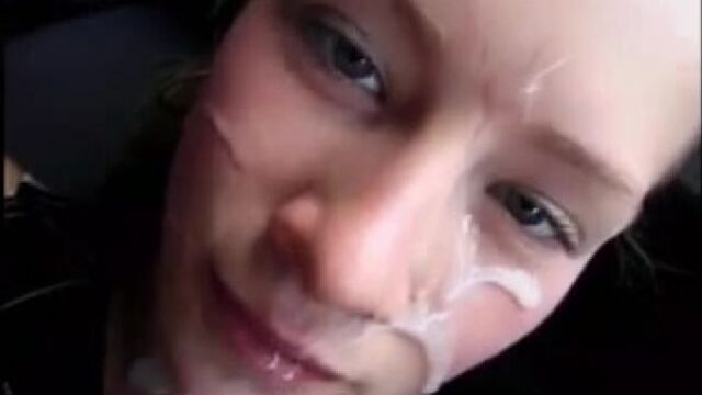 Сосет мужику на тачке