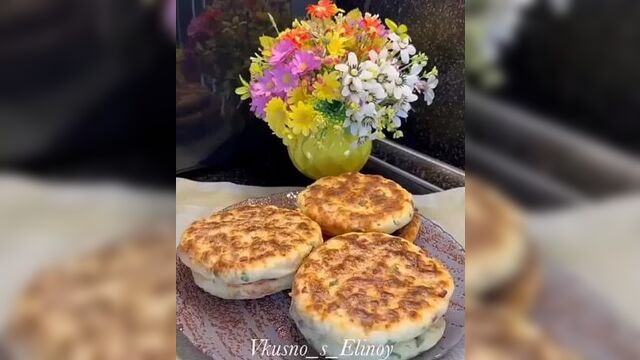 Лепешки на кефире с начинкой.