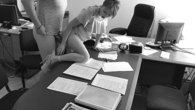 Я записал на скрытую камеру как трахнул свою новенькую секретаршу