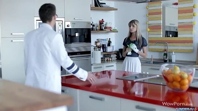 Новая домработница выебана и вытрахана своим начальником [порно и секс 18+]