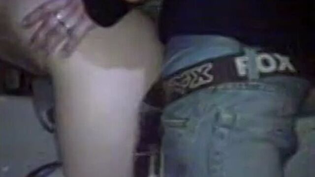 Пьяную телку ебут по очереди