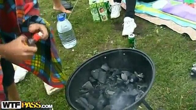 Групповой трах на природе с молодыми девушками