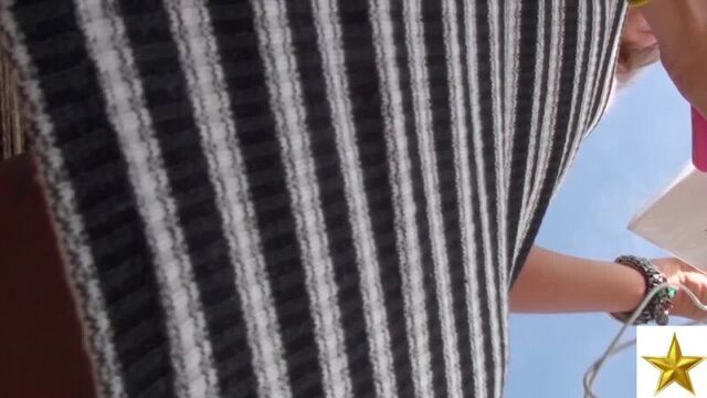 Подсмотрели прозрачные трусики у стройной под коротким платьем || upskirt