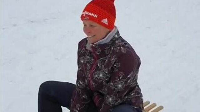 Франциска хильдебранд едет с горы (январь 2021)