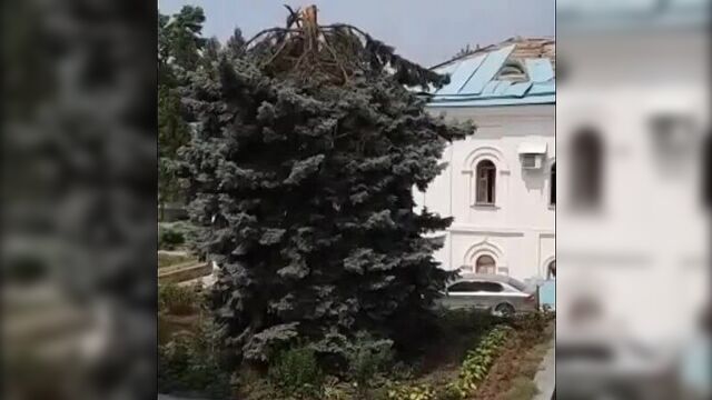 Вот так выглядит сегодня святогорская лавра