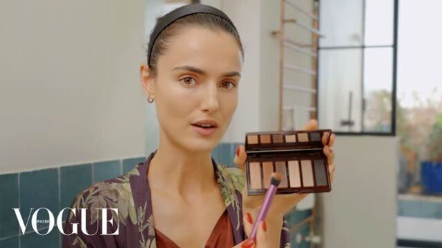Модель бланка падилья показывает свой уход за кожей и гламурный макияж | vogue россия