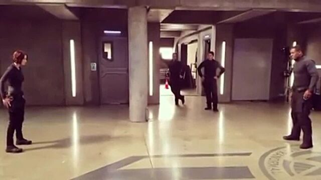 Кайлер ли, дэвид хэрвуд и флориана лима на съёмках 2 сезона «супергерл»