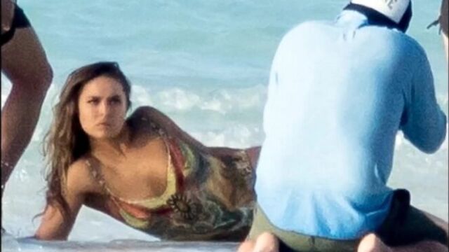 Ronda rousey poses naked again