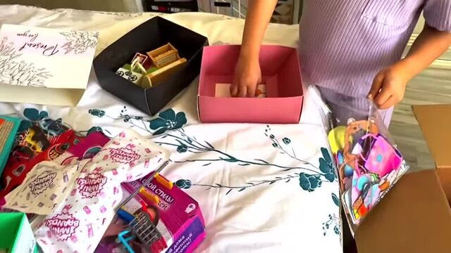 [анютка-малютка] снова переезд. аня собирает все свои игрушки / влог анютка малютка