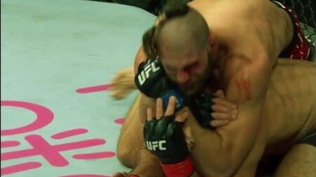 Иржи прохазка задушил гловера тейшейру на ufc 275 - номинант на звание "лучший сабмишен 2022 года"