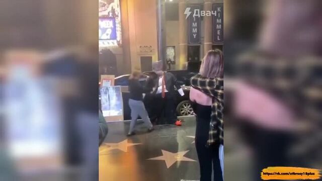 Неадекватные сторонники байдена избивают трампа