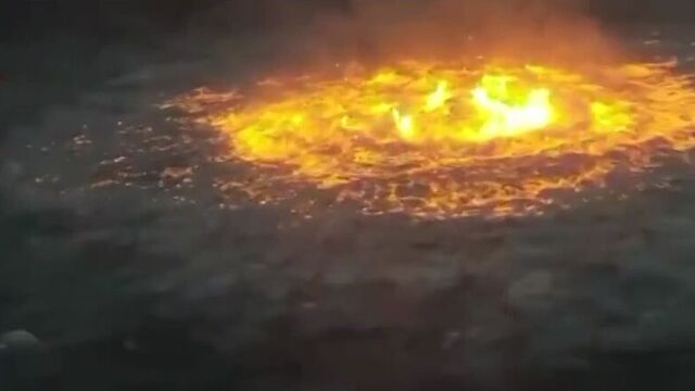 В мексиканском заливе горит морской трубопровод компании pemex.