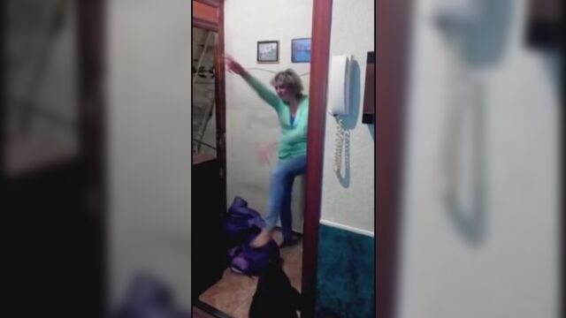 Ой обоссалась ещё...