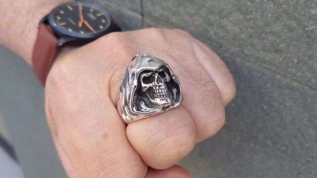 Мужской перстень "смерть" из серебра с черепом