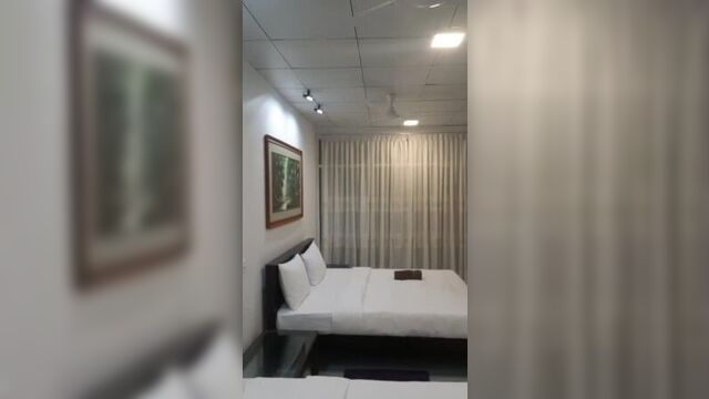 Бывшая жена бумыча отвисает на курорте с другим мужчиной | акула