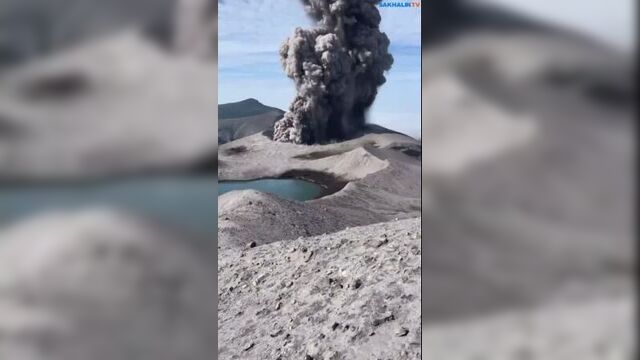 Вулкан эбеко на курилах выбросил пепел на высоту четыре километра.