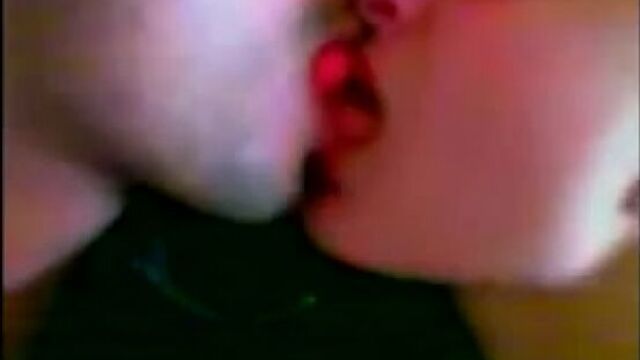 Shahid kapoor kareena kapoor kiss video